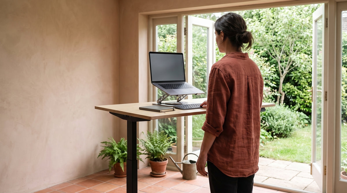 Werkplek aan een sta-bureau